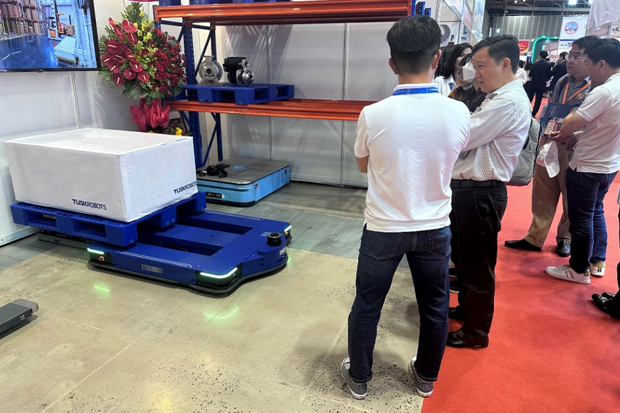 OVERSEAS | TUSK Autonomous Pallet-Handling Robot Exhibited In Vietnam